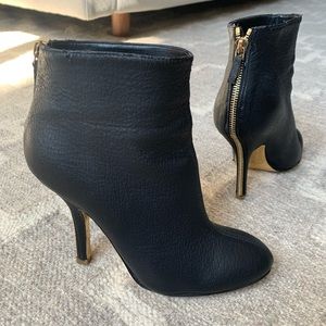 Stella McCartney - Black leather bootie